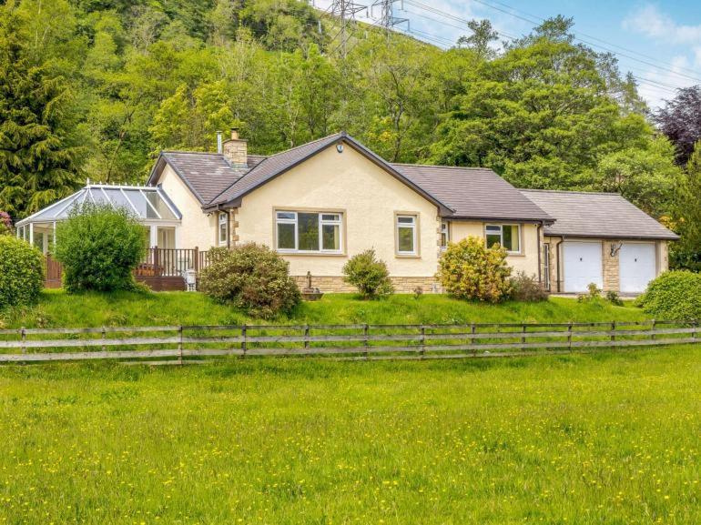 3 Bedroom Luxury Home, Hot Tub, Stunning Views Of Killin, Sitting On The River Dochart Exterior foto