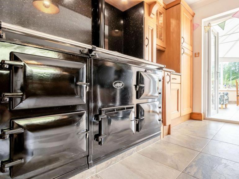 3 Bedroom Luxury Home, Hot Tub, Stunning Views Of Killin, Sitting On The River Dochart Exterior foto